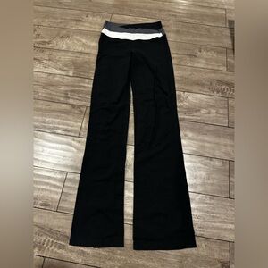 GUC Lululemon High Rise Flare Leg Leggings Size 4 - Black